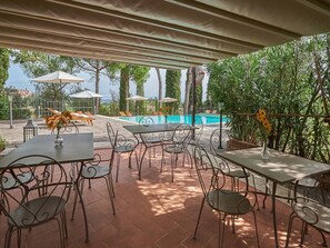 Outdoor dining - Rosa castellett' Wohnung mit Pool by Interhome (Torrita di Siena)