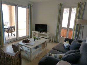 DVD player - 'Vista di Sognu Casa Olivea' by Interhome (Monticello)
