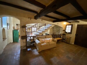 TV, fireplace, DVD player - Villa La Paisana - Haustierfreundliches, privates Familienhaus mit Schwimmbad u by Interhome (Tourrettes sur Loup)