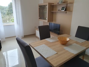 Dining - Wohnung mit Blick auf das Wasser by Interhome (Pula/Banjole)