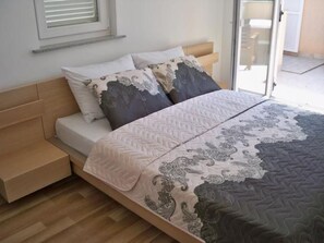 Internet - Wohnung mit Blick auf das Wasser by Interhome (Pula/Banjole)