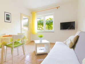 Living area - Gemütliche Wohnung mit Gartenblick by Interhome (Pula)