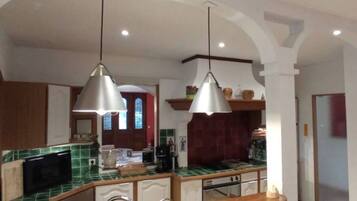 Frigorifero, microonde, forno, lavastoviglie