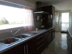 Refrigerador, microondas, horno y lavavajillas 
