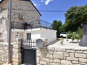Exterior - Komfortable Wohnung mit Pool in der Nähe von Umag by Interhome (Umag/Juricani)