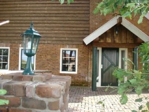 Gemütlicher Ferienhof Loosternest in Vriescheloo by Interhome