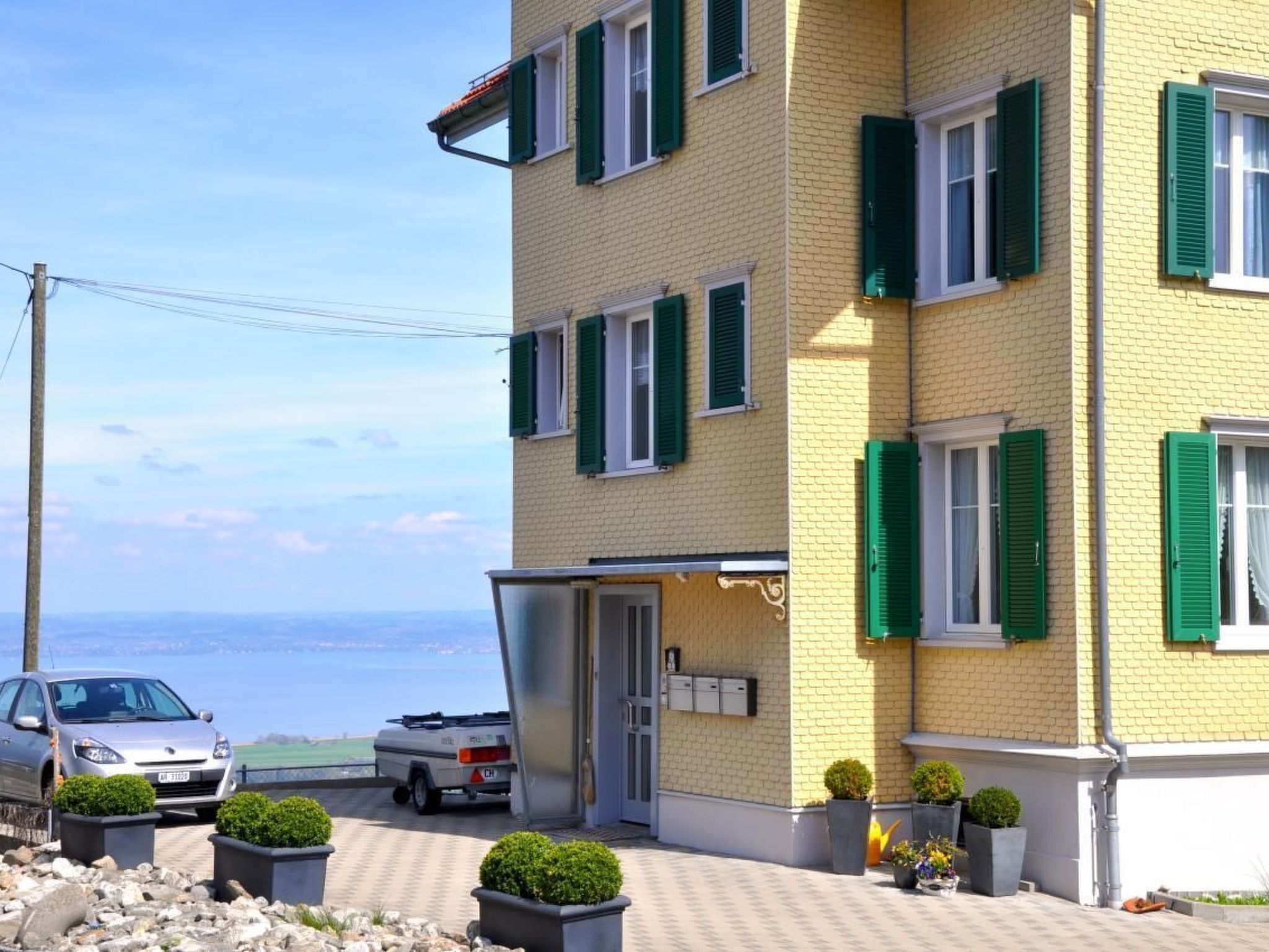 المنشأة من الخارج