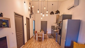 TV - Leonie's Gîte Moulin de Tartay in Avignon by Interhome (Montfavet)
