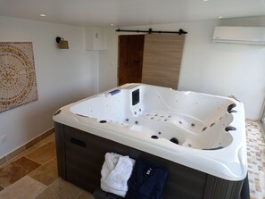 Interior - Leonie's Gîte Moulin de Tartay in Avignon by Interhome (Montfavet)