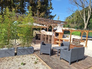 Outdoor dining - Leonie's Gîte Moulin de Tartay in Avignon by Interhome (Montfavet)