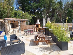 Outdoor dining - Gîte Moulin de Tartay by Interhome (Montfavet)