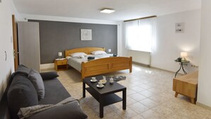 Room - Geräumige Kellerwohnung in der Nähe von Umag by Interhome (Umag)
