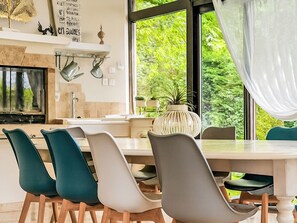 Dining - auf dem Land mit Pool by Interhome (Bédarrides)