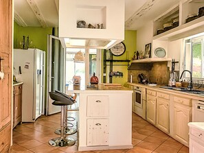 Fridge, microwave, oven, dishwasher - auf dem Land mit Pool by Interhome (Bédarrides)