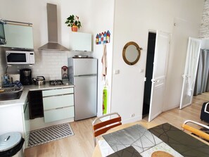 Fridge, microwave, cookware/dishes/utensils - Hübsche 2-Zimmer-Wohnung by Interhome (Villers sur mer)