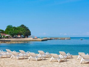 Beach - Geräumige Ferienwohnung Marija 2 by Interhome (Umag)