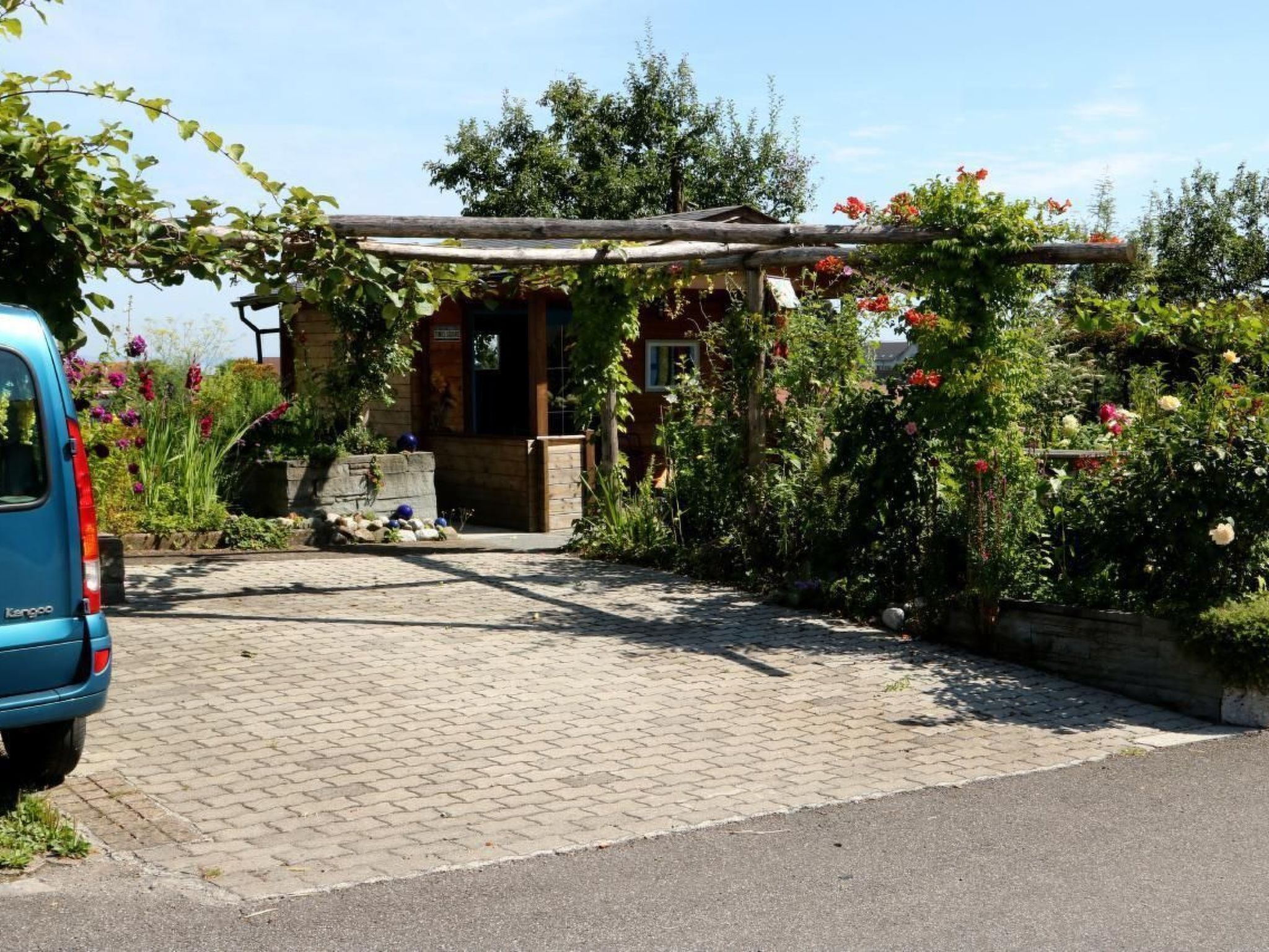 المنطقة المحيطة بالمنشأة