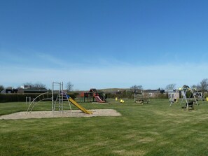 Children’s area - "De Blenck" mit privatem Garten und Terrasse by Interhome (Callantsoog)
