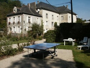 Outdoor dining - Unterkunft mit eigenem Garten und Blick auf den Fluss by Interhome (Quimperlé)
