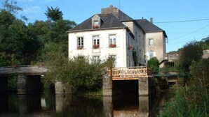 Exterior - Unterkunft mit eigenem Garten und Blick auf den Fluss by Interhome (Quimperlé)