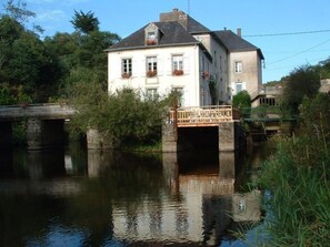Exterior - Unterkunft mit eigenem Garten und Blick auf den Fluss by Interhome (Quimperlé)