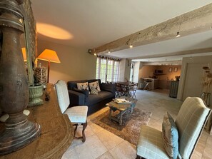 TV, DVD player - Manoir du Vaugarny in Saint-Étienne-en-Coglès by Interhome (St Brice en Coglès)