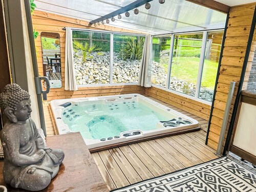 Mobilheim mit privatem Premium-Jacuzzi by Interhome