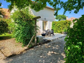 Terrace/patio - Domaine des Prairies de Latry by Interhome (Ronsenac)