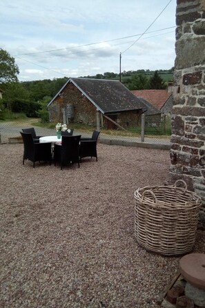 Outdoor dining - Gite Rouge by Interhome (Putanges)