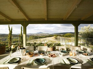 Outdoor dining - Villa mit Infinity-Pool by Interhome (Acquapendente)