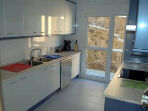 Fridge, microwave, oven, cookware/dishes/utensils - Casa Rural Dunas by Interhome (Santa Maria de la Alameda)