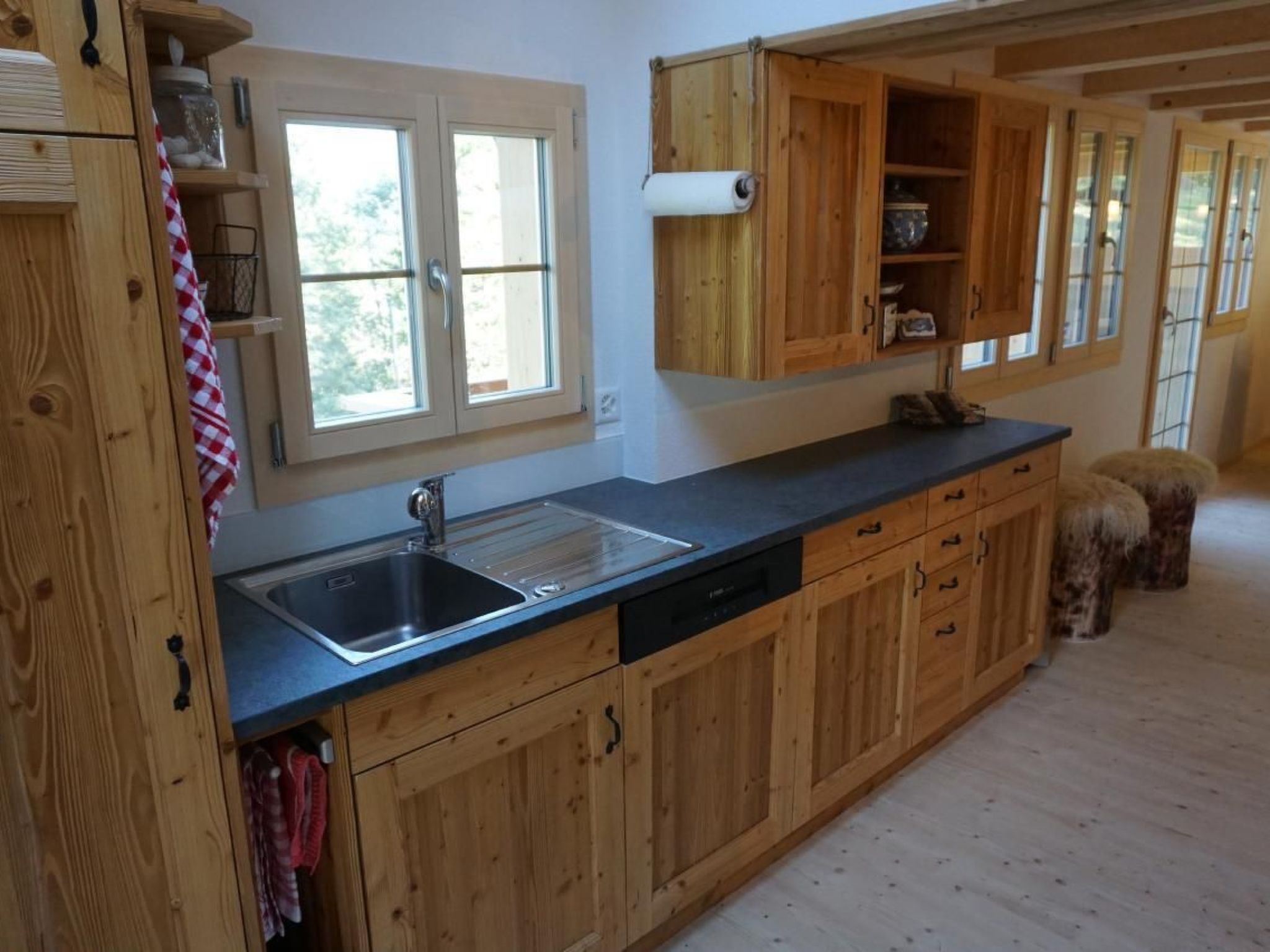 Kühlschrank, Ofen, Geschirrspüler, Kochgeschirr/Geschirr/Besteck