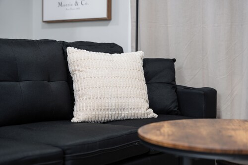 Spacious 3-Bedroom Home with TVs in Every Room & Game-Night Hockey Table