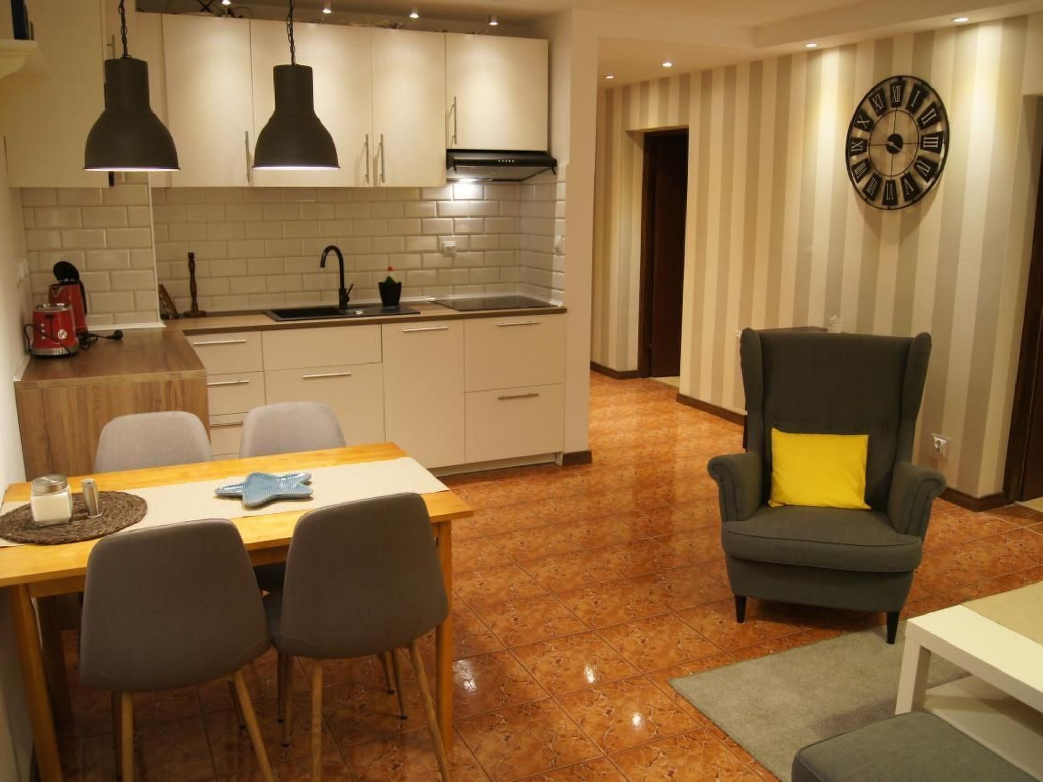 Fridge, microwave, dishwasher, cookware/dishes/utensils