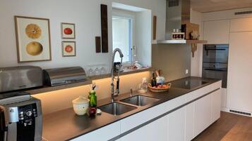 Kühlschrank, Mikrowelle, Ofen, Geschirrspüler