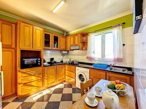 Fridge, microwave, oven, cookware/dishes/utensils - Domus Dino by Interhome (Madeira/Porto da Cruz)