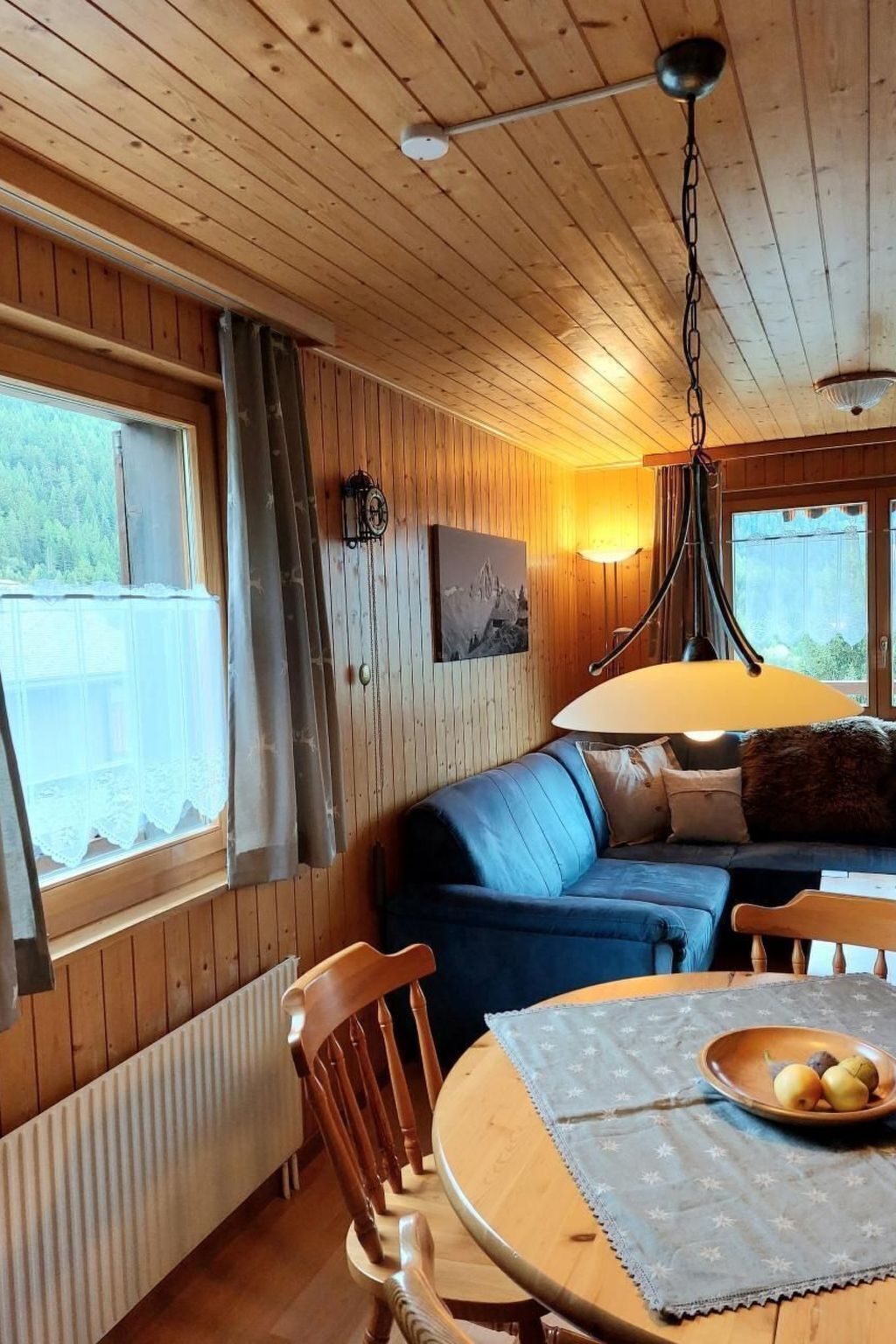 Televisión y chimenea 