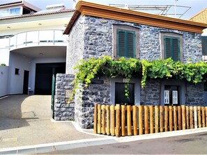 Exterior - Casa Lugar da Ribeira mit Dachterrasse by Interhome (Campanário)