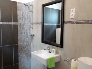 Towels - Doppelhaushälfte für sechs Personen mit Terrasse by Interhome (Szántód)