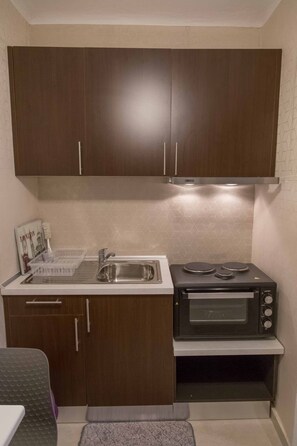 Fridge, cookware/dishes/utensils - Historic Luxury House in the Heart of Meteora by Interhome (Kalabaka)