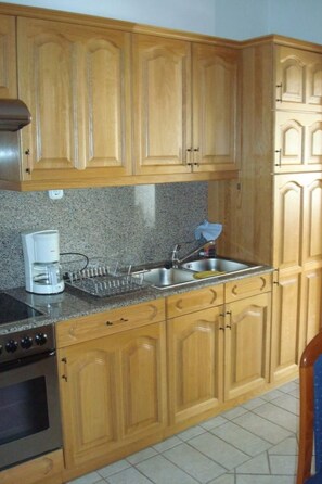 Fridge, microwave, oven, cookware/dishes/utensils - "Júlia" mit eigenem Balkon by Interhome (Heviz - Thermal)