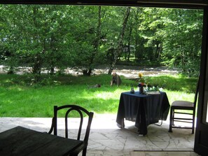 Outdoor dining - maison les isles menefriers by Interhome (Quarré-les-Tombes)