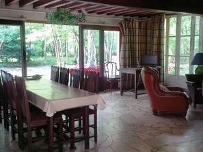 Dining - maison les isles menefriers by Interhome (Quarré-les-Tombes)