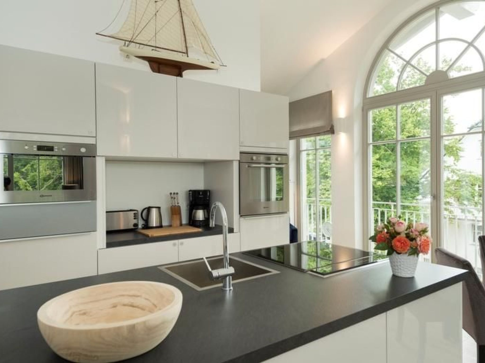 Kjøleskap, mikrobølgeovn, ovn og oppvaskmaskin