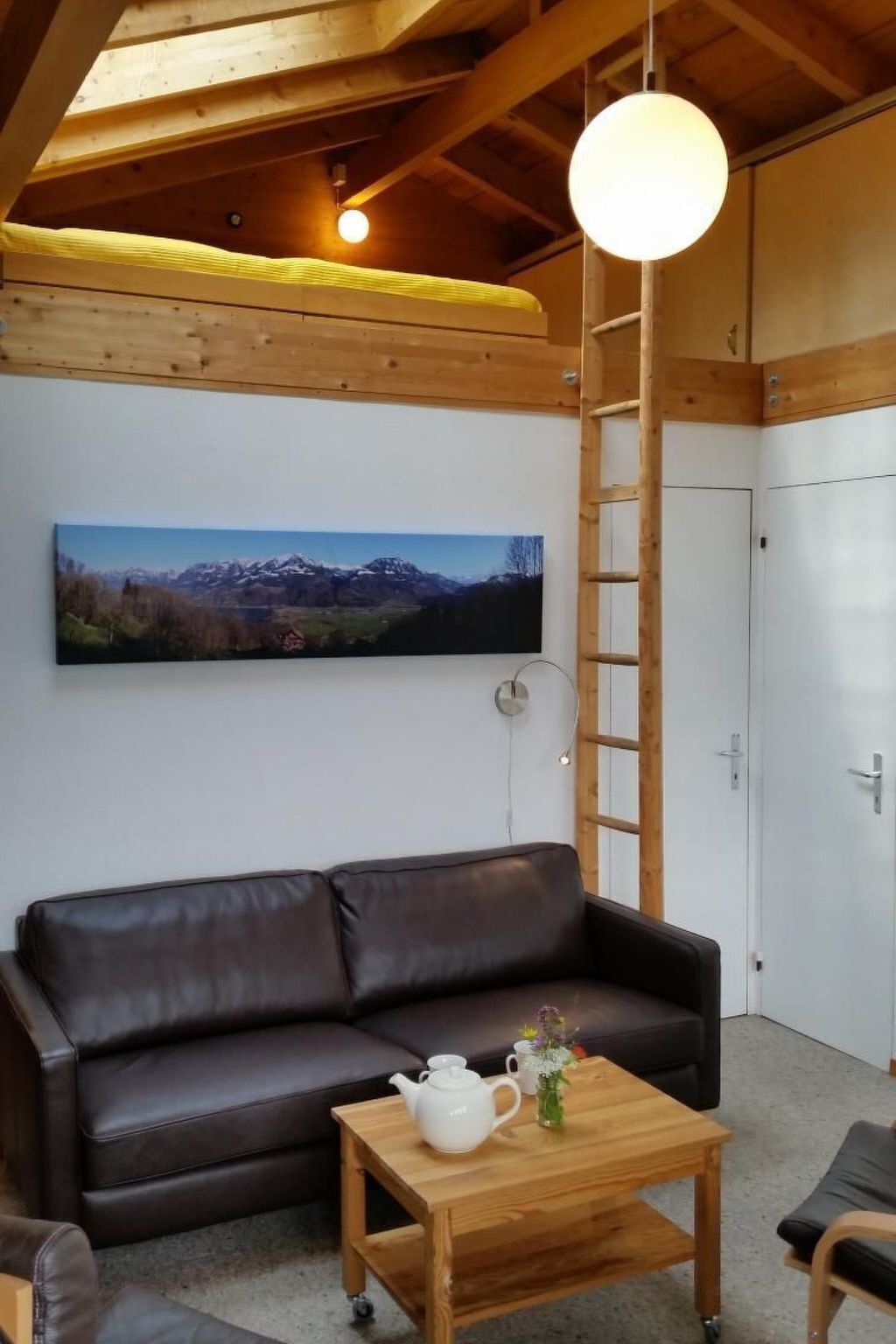 Télévision, cheminée, lecteur de DVD