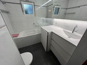 Bathroom - CHesa Burdun by Interhome (Bever)