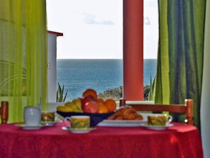 Outdoor dining - Wohnung mit Blick auf das Wasser by Interhome (Carvoeiro)
