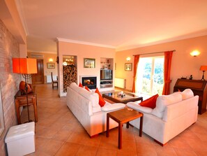 TV, fireplace, DVD player - Luxuriöse Privatvilla mit Infinity-Pool by Interhome (Monchique)