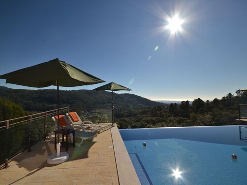 Luxuriöse Privatvilla mit Infinity-Pool by Interhome