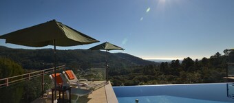 Luxuriöse Privatvilla mit Infinity-Pool by Interhome